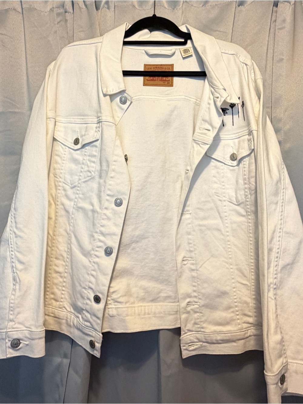 Levi's White Denim Trucker Jacket with Subtle Embroidery - NWOT